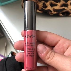 *UNOPENED* NYX soft matte lip cream